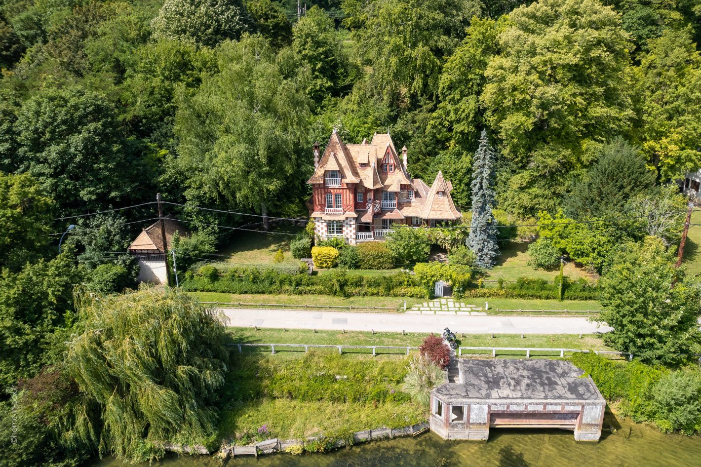Façade et jardin de la maison 6 pièces à Bailly-Romainvilliers